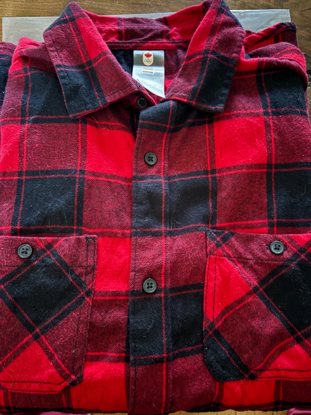 LARGE Men's Hudson Bay Red & Black Plaid long-sleeved shirt. 100% Cotton.